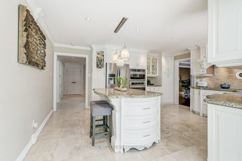 Photo 11 at 41 Vancho Crescent, Humber Valley, Toronto
