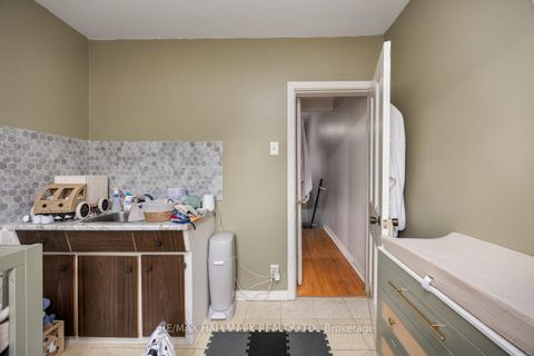 Photo 6 at 227 Shaw Street, Bellwoods, Toronto