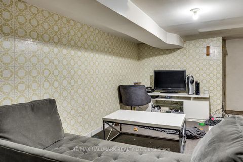 Photo 8 at 227 Shaw Street, Bellwoods, Toronto
