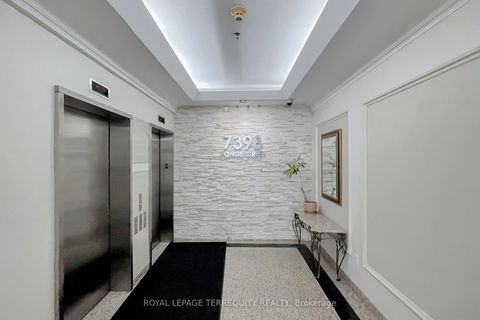 Photo 5 at 213 - 7398 Yonge Street, Yorkhill, Vaughan