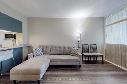 Photo 6 at 213 - 7398 Yonge Street, Yorkhill, Vaughan