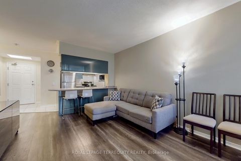 Photo 8 at 213 - 7398 Yonge Street, Yorkhill, Vaughan