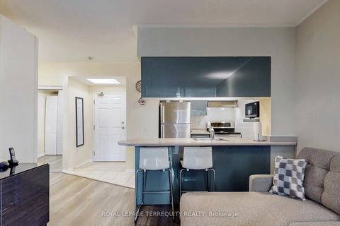 Photo 11 at 213 - 7398 Yonge Street, Yorkhill, Vaughan