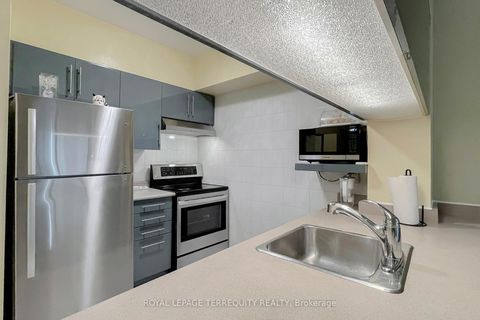 Photo 12 at 213 - 7398 Yonge Street, Yorkhill, Vaughan