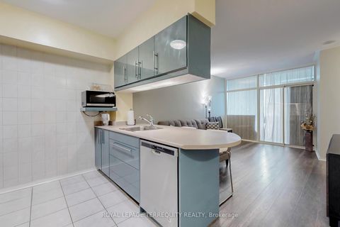 Photo 14 at 213 - 7398 Yonge Street, Yorkhill, Vaughan