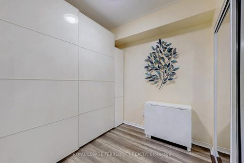 Photo 23 at 213 - 7398 Yonge Street, Yorkhill, Vaughan