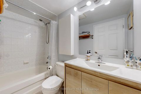 Photo 24 at 213 - 7398 Yonge Street, Yorkhill, Vaughan