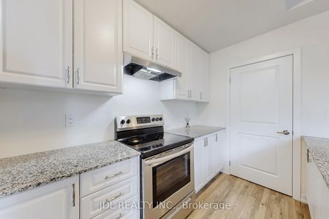 Photo 7 at 112 - 370 D Red Maple Road, Langstaff, Richmond Hill