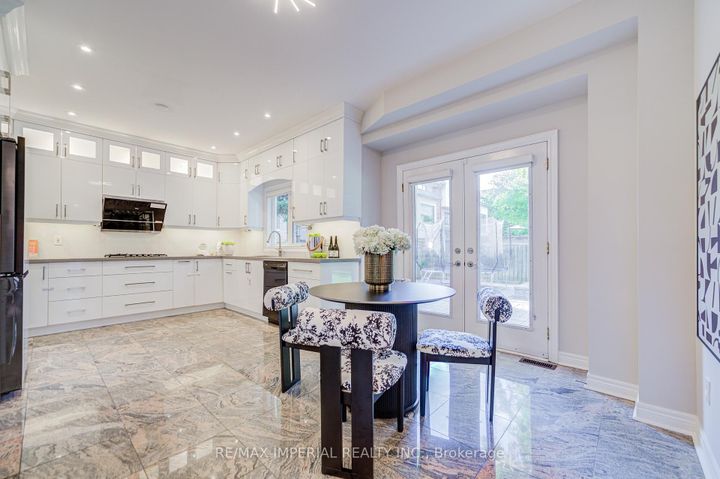 Photo 18 at 206 Hollywood Avenue, Willowdale East, Toronto