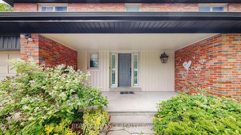 Photo 1 at 9 Carluke Crescent, Windfields, Toronto