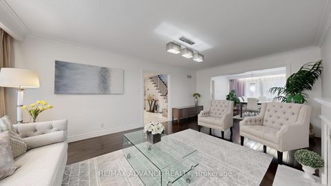 Photo 6 at 9 Carluke Crescent, Windfields, Toronto