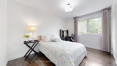 Photo 32 at 9 Carluke Crescent, Windfields, Toronto