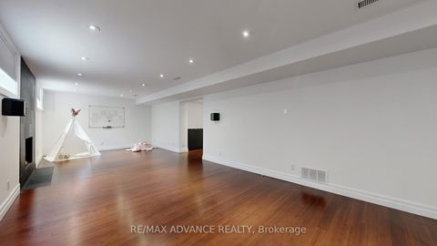 Photo 39 at 9 Carluke Crescent, Windfields, Toronto