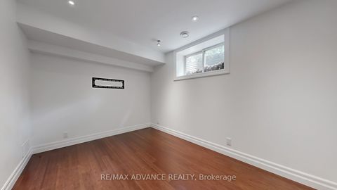 Photo 40 at 9 Carluke Crescent, Windfields, Toronto