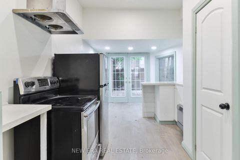 Photo 4 at 990 Dovercourt Road, Junction, Toronto