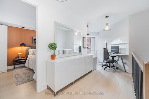 Photo 4 at 430 - 139 Merton Street, Mount Pleasant West, Toronto