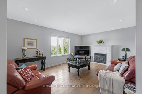 Photo 15 at 76 Deerchase Circle, Islington Woods, Vaughan