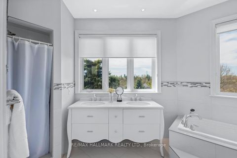 Photo 25 at 76 Deerchase Circle, Islington Woods, Vaughan