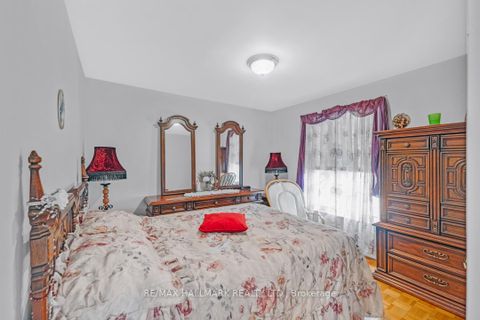 Photo 39 at 76 Deerchase Circle, Islington Woods, Vaughan