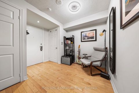 Photo 2 at 343 - 250 Wellington Street W, Waterfront Communities C1, Toronto
