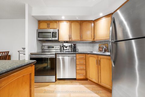 Photo 4 at 343 - 250 Wellington Street W, Waterfront Communities C1, Toronto