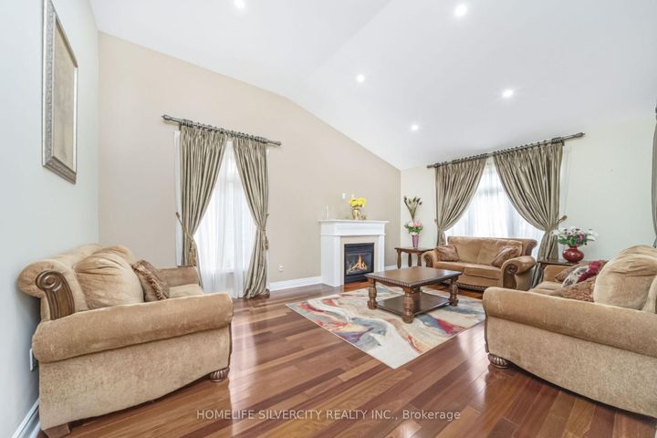 Photo 4 at 1587 Hallstone Road, Bram West, Brampton