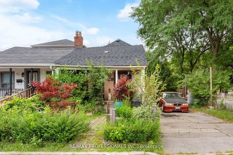 Photo 1 at 69 Chiswick Avenue, Amesbury, Toronto