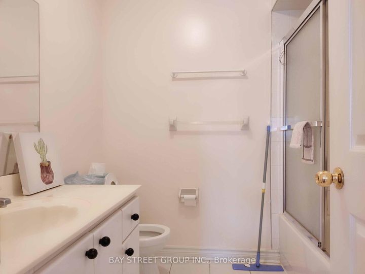 Photo 2 at 76 Greensboro Drive, Milliken Mills West, Markham