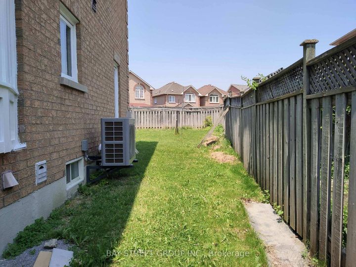 Photo 5 at 76 Greensboro Drive, Milliken Mills West, Markham