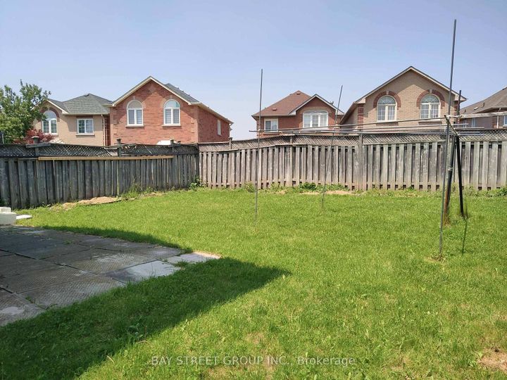 Photo 7 at 76 Greensboro Drive, Milliken Mills West, Markham