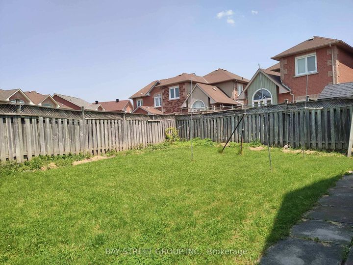 Photo 8 at 76 Greensboro Drive, Milliken Mills West, Markham