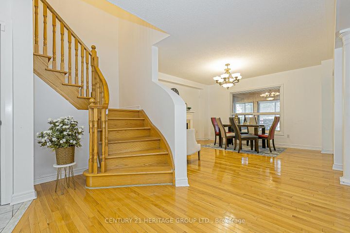 Photo 2 at 29 Eminence Road, Patterson, Vaughan