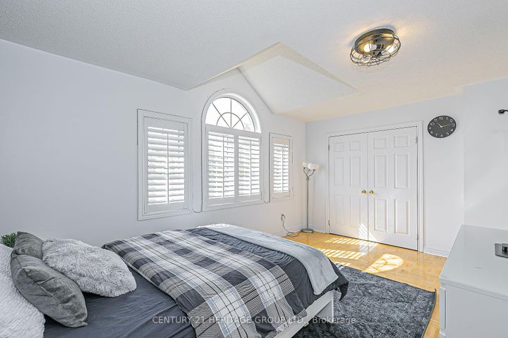Photo 21 at 29 Eminence Road, Patterson, Vaughan