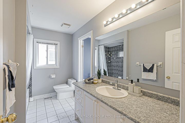 Photo 23 at 29 Eminence Road, Patterson, Vaughan