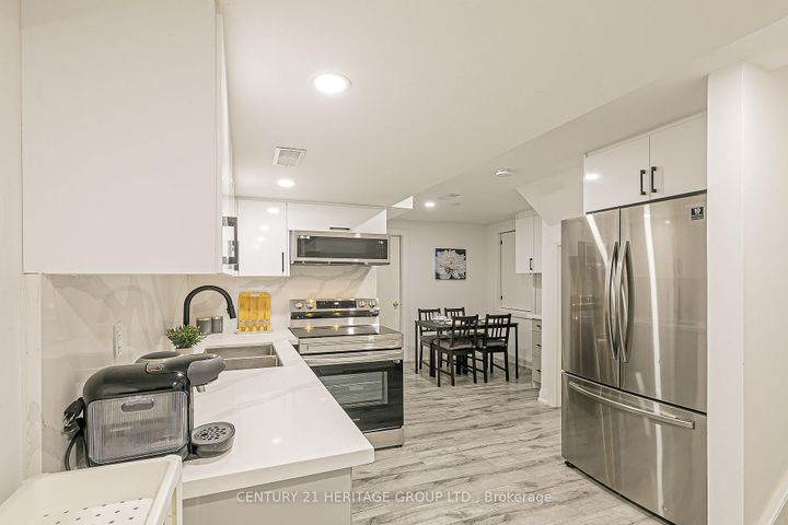 Photo 24 at 29 Eminence Road, Patterson, Vaughan