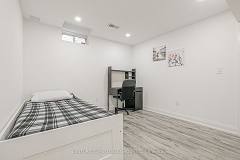 Photo 30 at 29 Eminence Road, Patterson, Vaughan