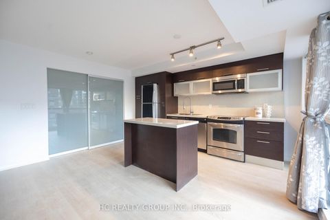 Photo 2 at 819 - 386 Yonge Street, Bay Street Corridor, Toronto