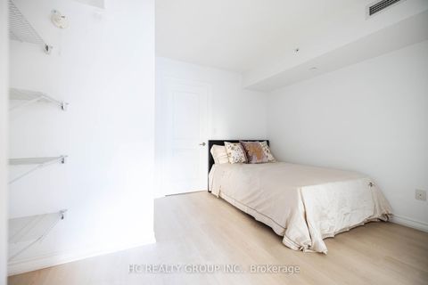 Photo 3 at 819 - 386 Yonge Street, Bay Street Corridor, Toronto
