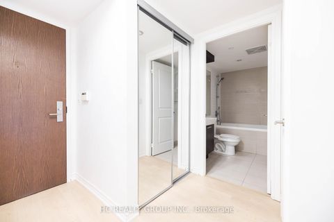 Photo 4 at 819 - 386 Yonge Street, Bay Street Corridor, Toronto