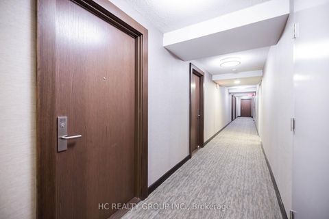 Photo 7 at 819 - 386 Yonge Street, Bay Street Corridor, Toronto