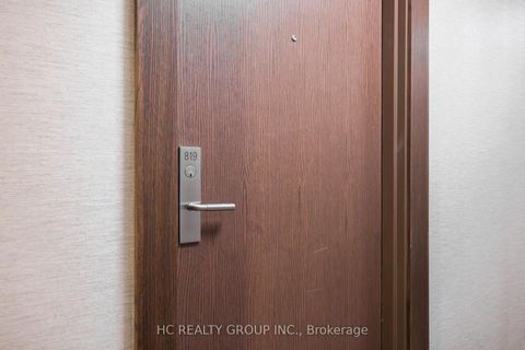 Photo 8 at 819 - 386 Yonge Street, Bay Street Corridor, Toronto
