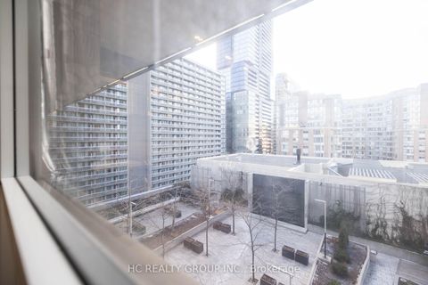 Photo 10 at 819 - 386 Yonge Street, Bay Street Corridor, Toronto