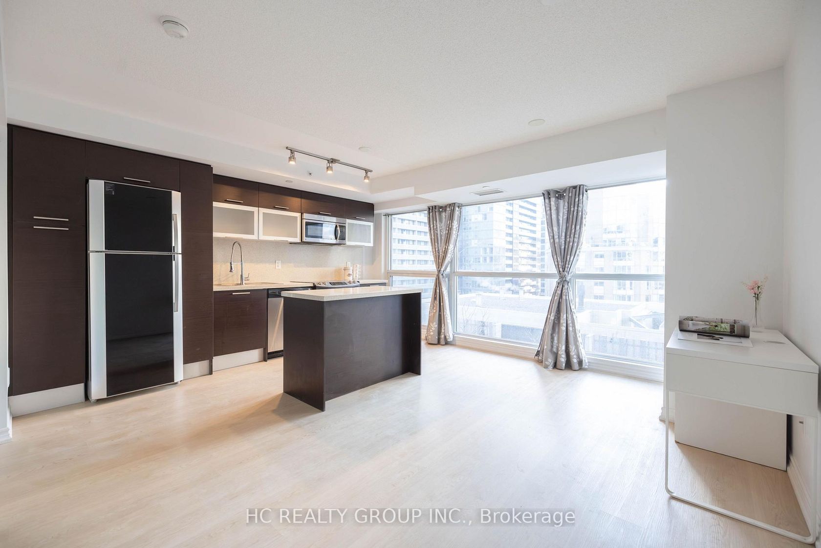 819 - 386 Yonge Street, Bay Street Corridor, Toronto 
