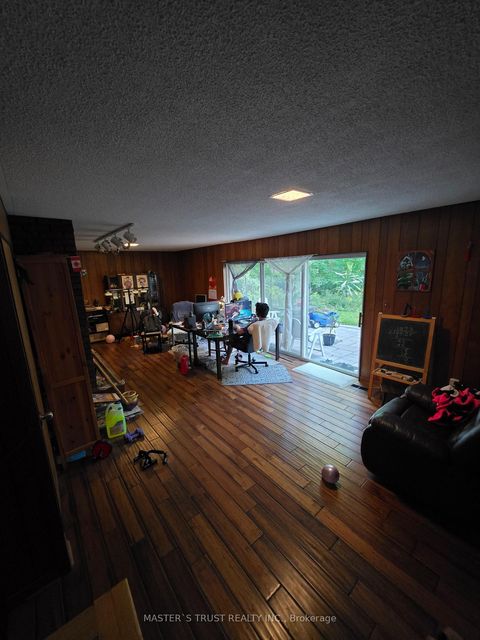Photo 2 at 2 Craigmont Drive, Steeles, Toronto