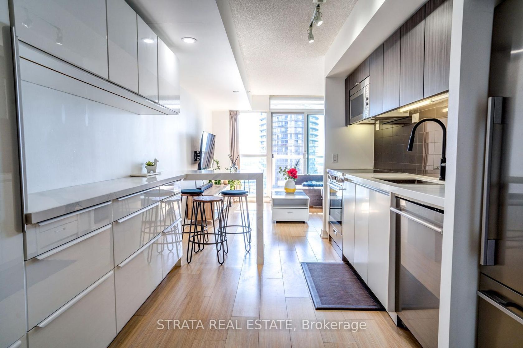 2302 - 85 Queens Wharf Road, Waterfront Communities C1, Toronto 