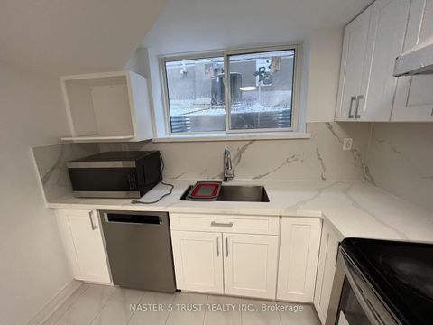 Photo 13 at 31 Wyvern Road, Steeles, Toronto