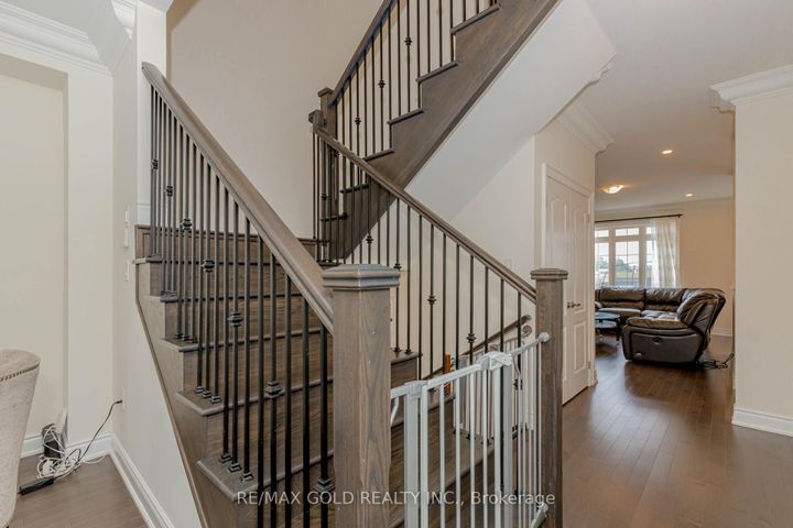 Photo 7 at 34 Folgate Crescent, Wellington North, Brampton