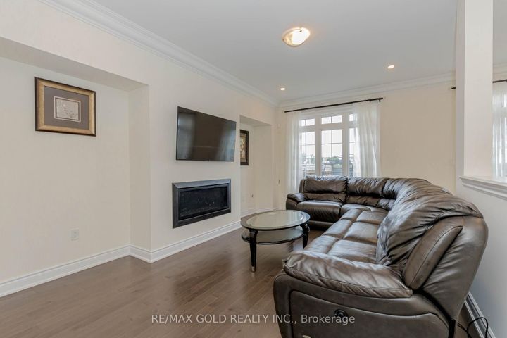 Photo 9 at 34 Folgate Crescent, Wellington North, Brampton