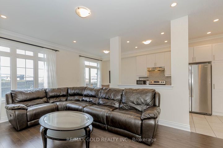Photo 10 at 34 Folgate Crescent, Wellington North, Brampton