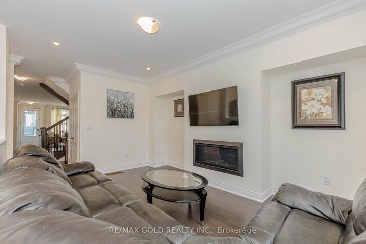 Photo 11 at 34 Folgate Crescent, Wellington North, Brampton